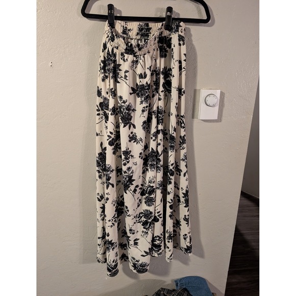 Womens black and white floral maxi skirt sz M - Picture 3 of 4